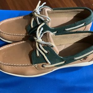 Sperry Boat Shoes Geeen and Tan